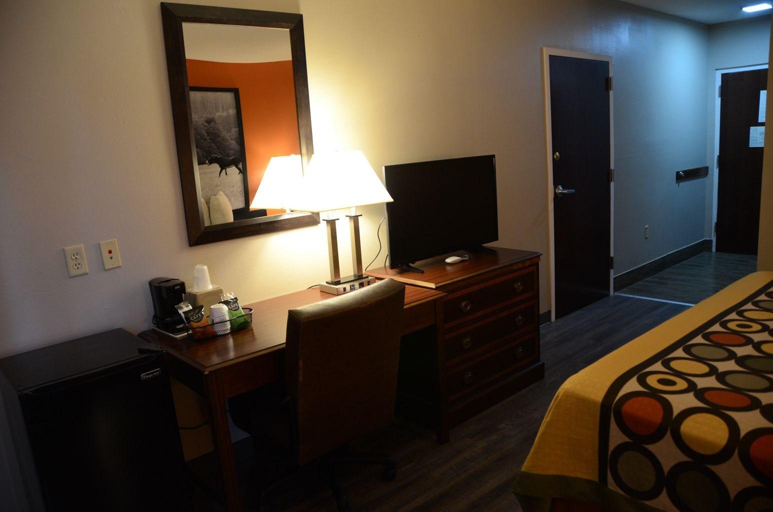 Super 8 By Wyndham Louisville/Expo Center Экстерьер фото