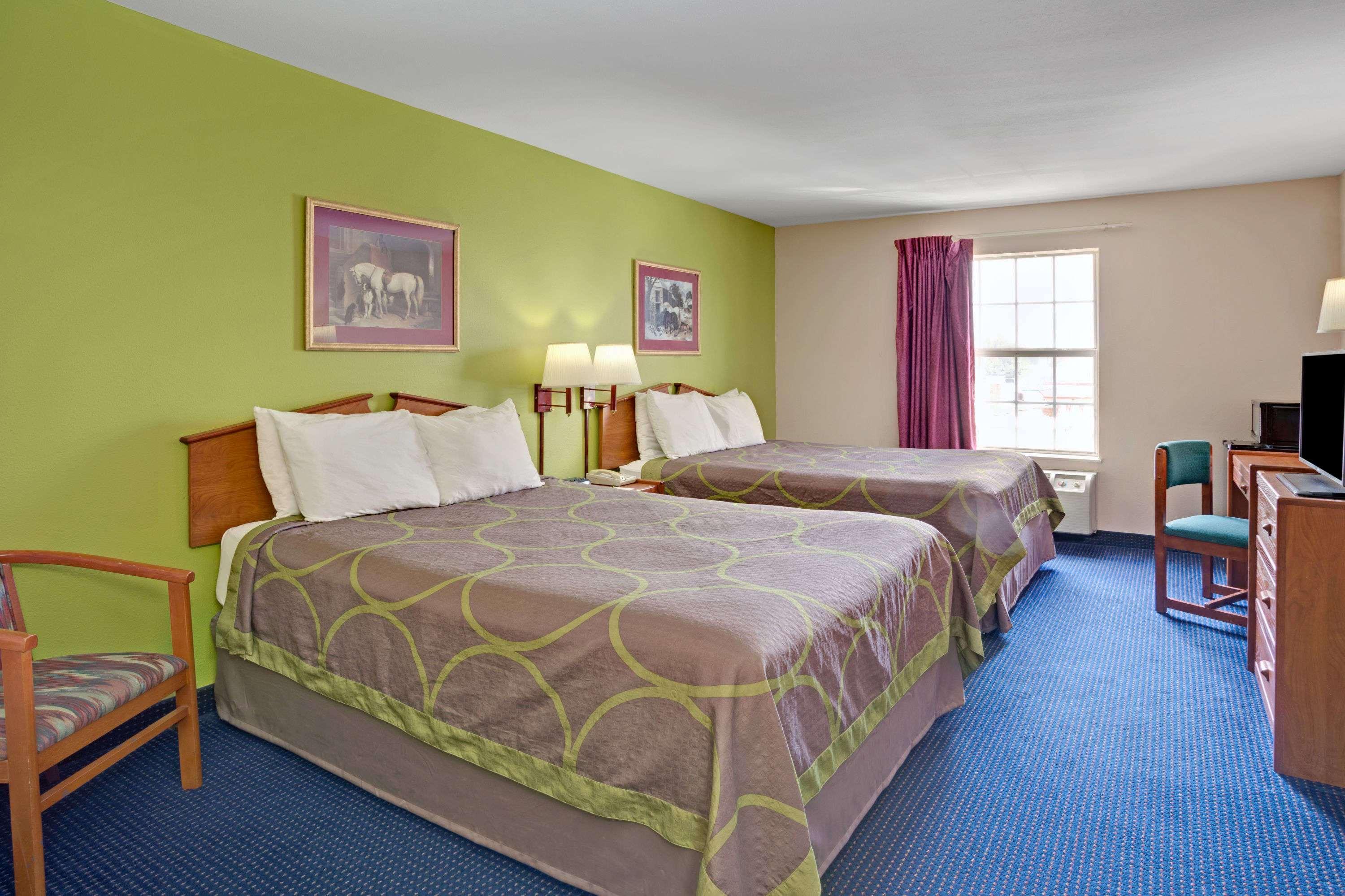 Super 8 By Wyndham Louisville/Expo Center Экстерьер фото
