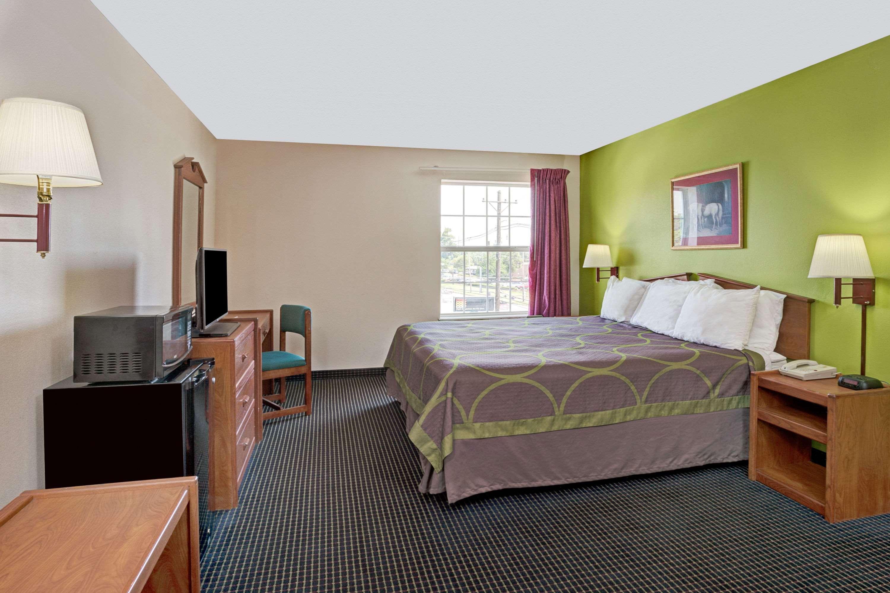 Super 8 By Wyndham Louisville/Expo Center Экстерьер фото