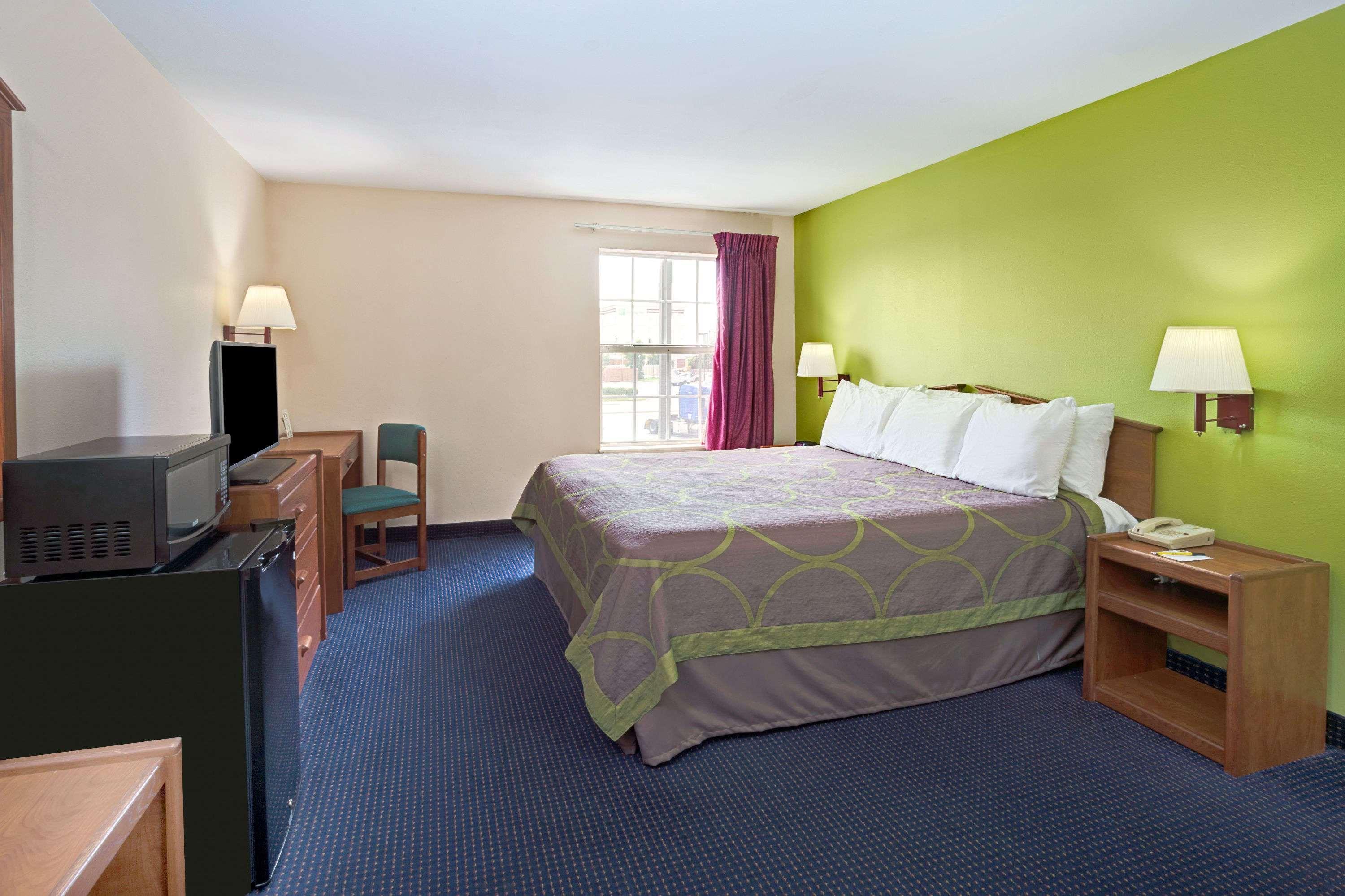 Super 8 By Wyndham Louisville/Expo Center Экстерьер фото