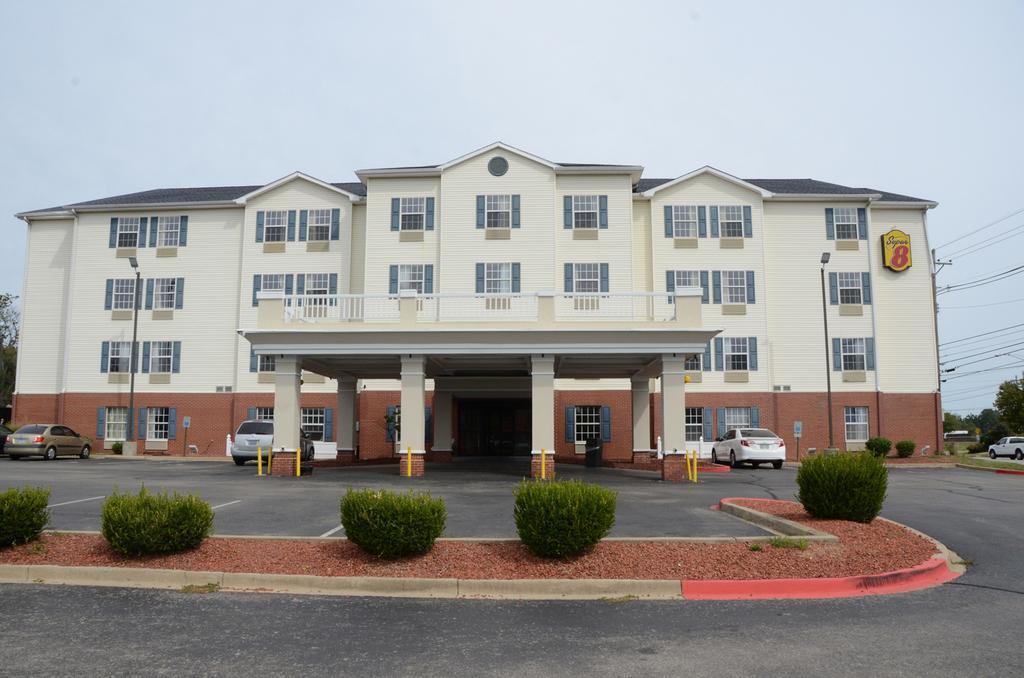 Super 8 By Wyndham Louisville/Expo Center Экстерьер фото