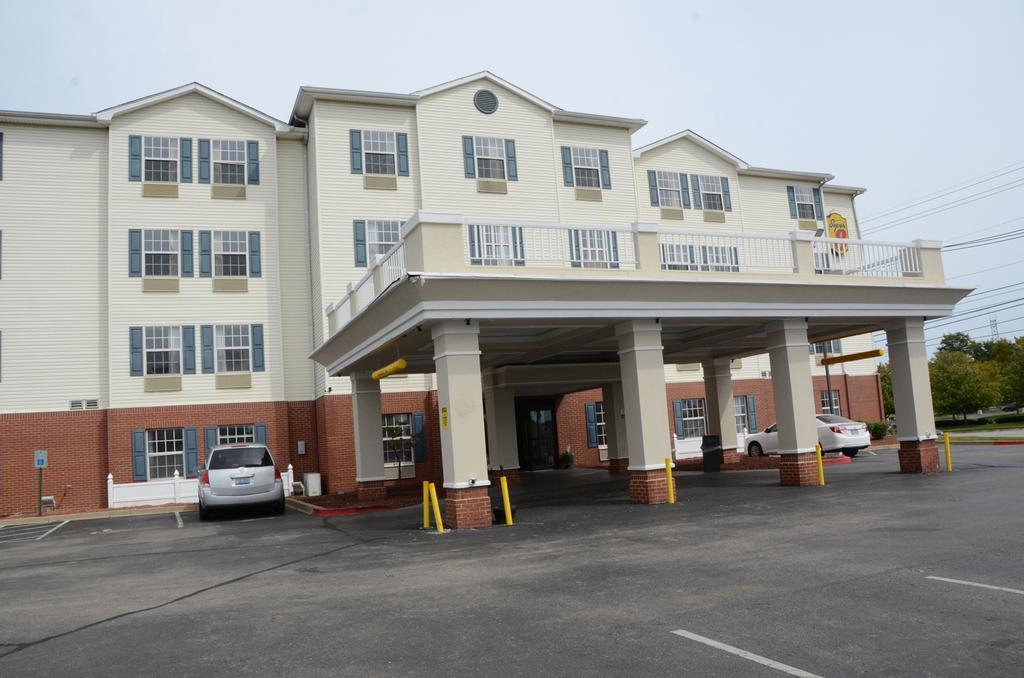 Super 8 By Wyndham Louisville/Expo Center Экстерьер фото